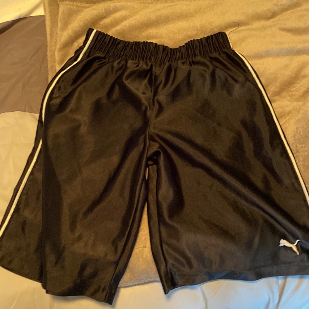 Puma boys medium basketball shorts